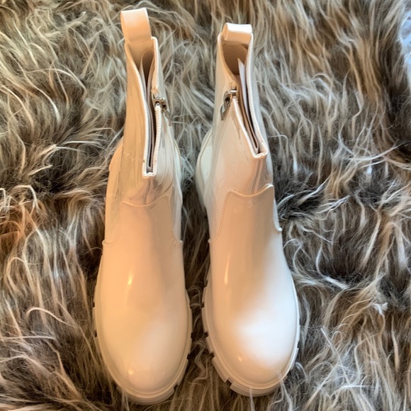 Brand New.  All white patent pleather boots - Picture 2 of 4